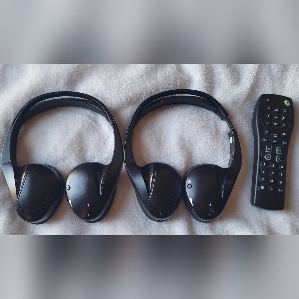 GM Rear DVD Entertainment Headphones & Remote Suburban Escalade Yukon
